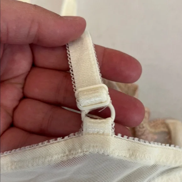 VINTAGE RALPH LAUREN SHEER NUDE UNLINED UNDERWIRE FLORAL LACE BRA SIZE 38C - Picture 11 of 13